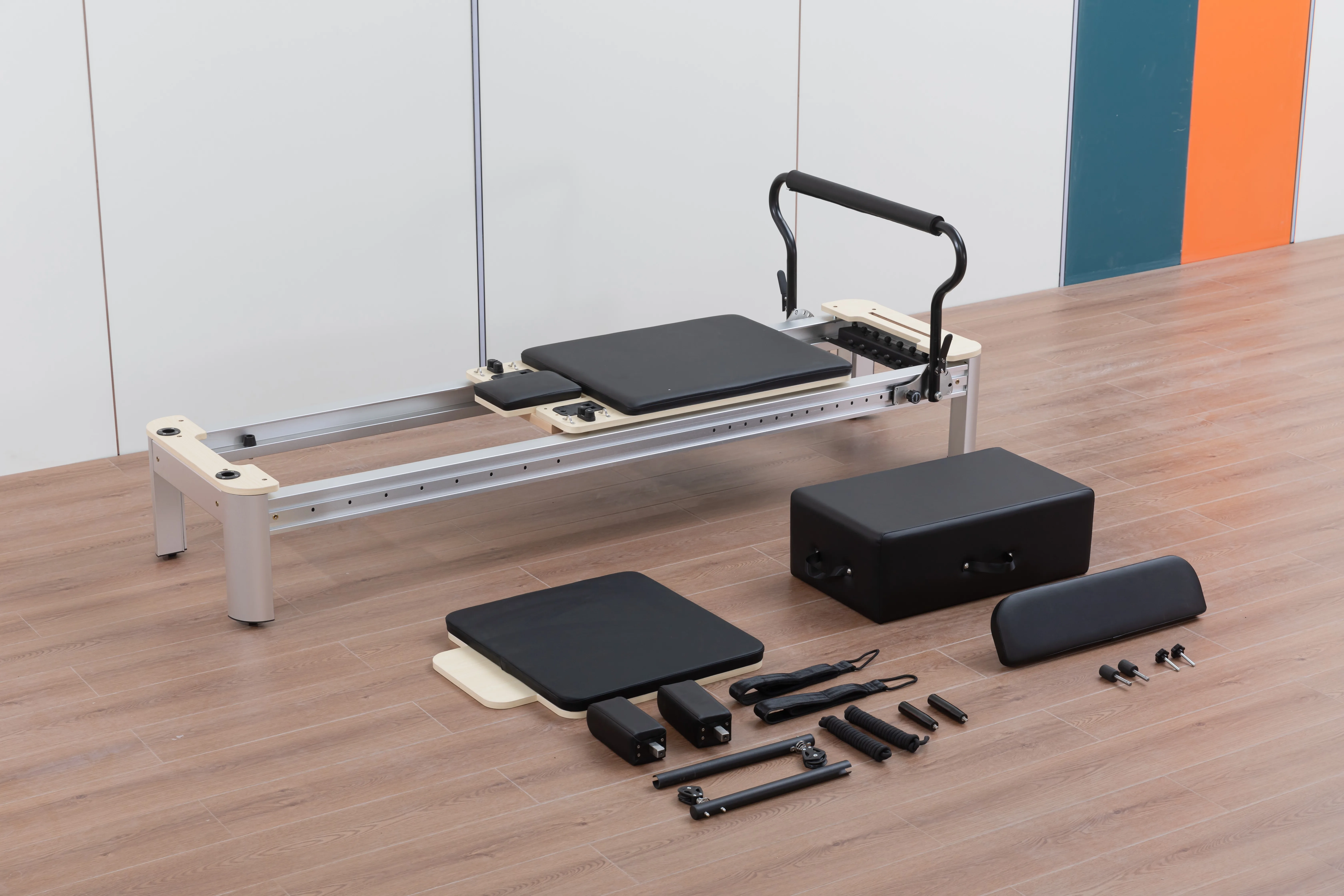 Fashionable Aluminum Alloy Pilates Reformer with Full Track Ultimate Equipment for Exercise Core Strength