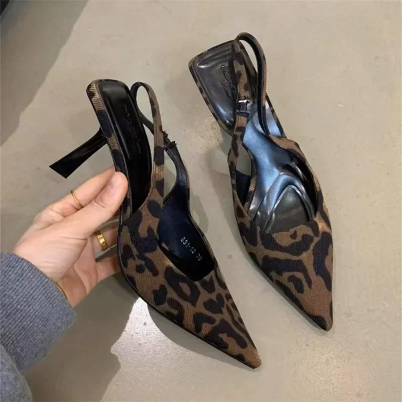 

2024 Sandals Sexy Leopard Pattern Pointed High Heels for Women's Summer New French Style Fine Heel Baotou Sandals High Heels