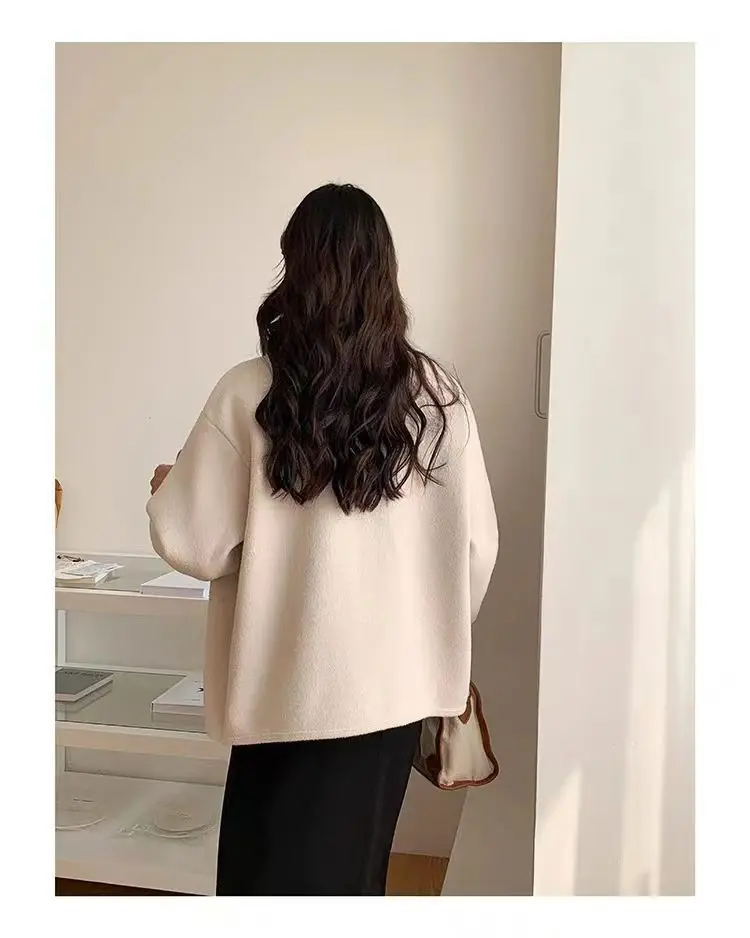 Abrigos de mezcla de lana para mujer, abrigo de lana de algodón añadido para otoño, piel sintética recortada, mangas acampanadas, farol ajustado con botones contrastantes