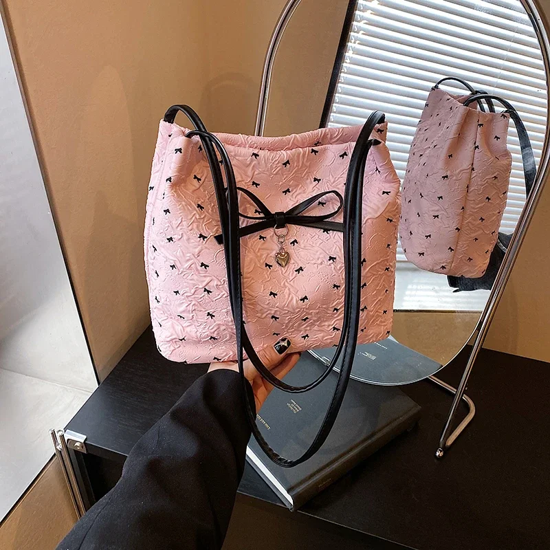 

Casual Versatile Large Capacity Nylon Hasp Women's Crossbody Bag 2025 Fashion Concise Commuter High Quality Shoulder Bag