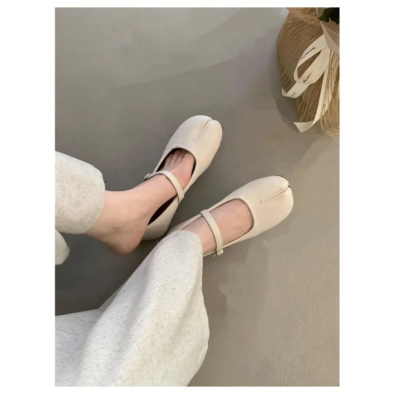

Ladies Round Heeled Loafers Tacones Female Moccasin Brand Mujer Fashion Tabi Ninja Shoes Women Flats Ballet Split Toe Ballerinas