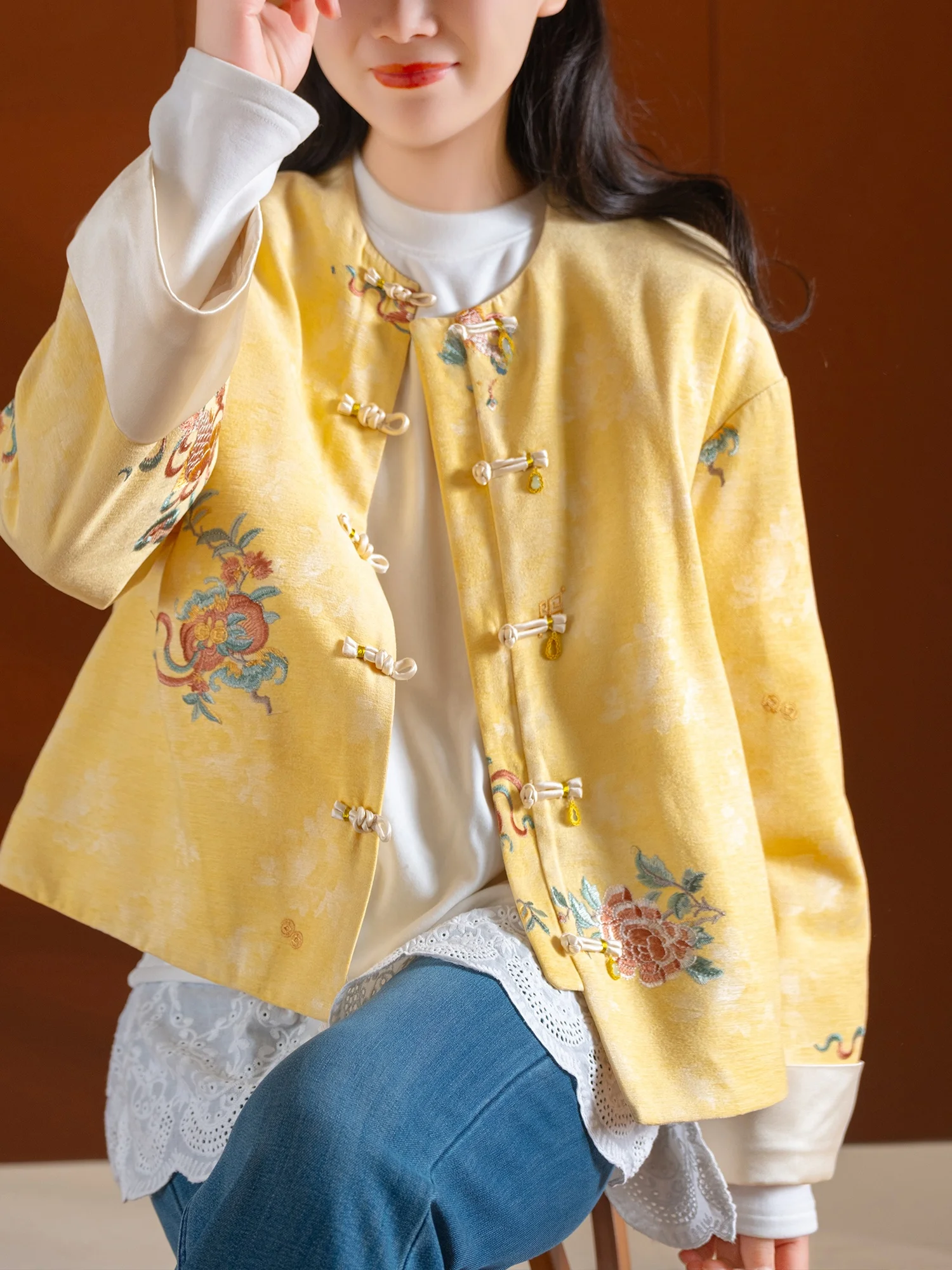 

Женская стеганая куртка-пуховик из ацетатного шелка с тяжелой вышивкой, серия Poetry Mountain Sea, традиционный китайский стиль, белая, с наполнителем из утиного пуха