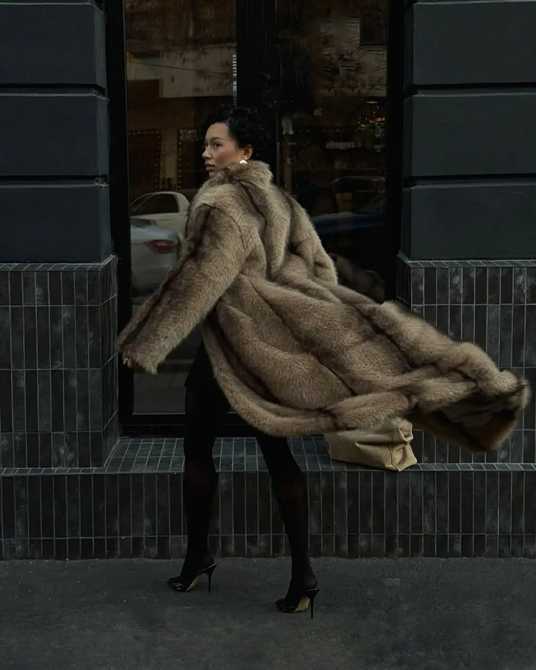 المرأة الفاخرة التلبيب فو الفراء سترة الأزياء التلبيب كم كامل أفخم فضفاضة الدافئة سترة طويلة سيدة الشتاء تخفيف الشارع ملابس خارجية