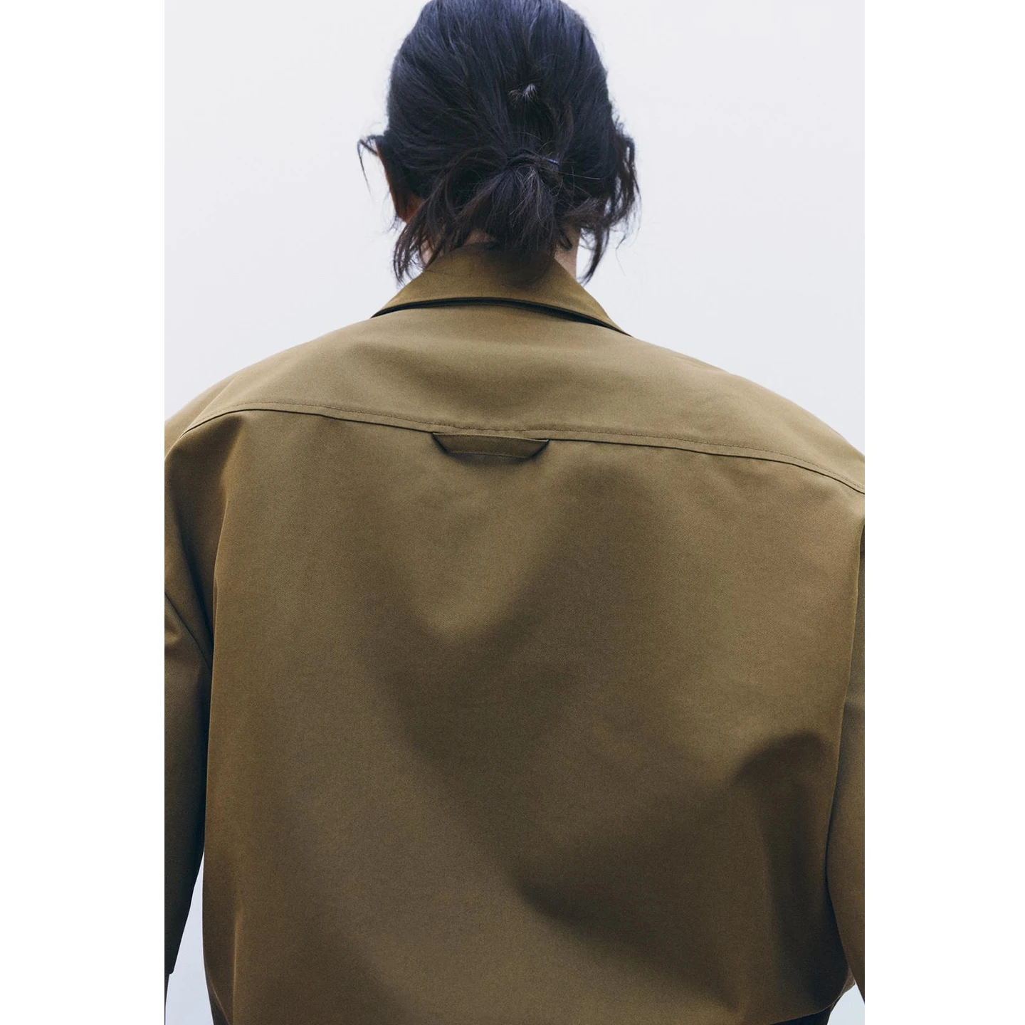 

Повседневный комплект Cotton Blend irt с плиссированной средней талией. Женский летний комплект Faion ort Sve с отложным воротником.