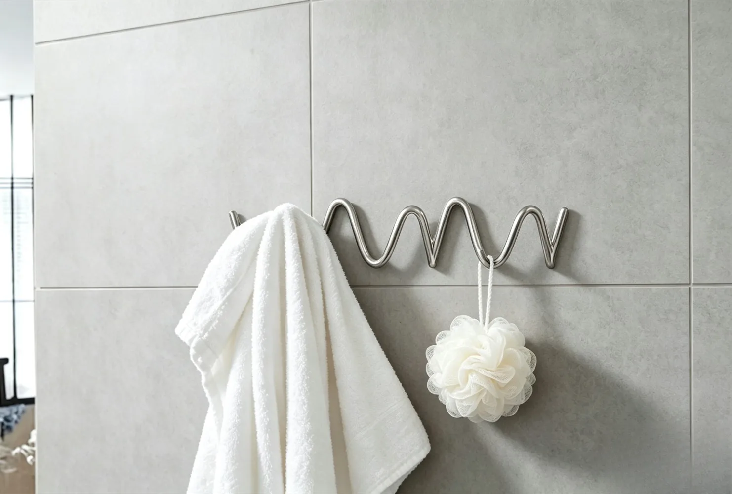 Minimalist Wave Shape Wall Coat Rack, Heavy Duty Metal Hooks, Space Saving Entryway Organizer for Bags Hats