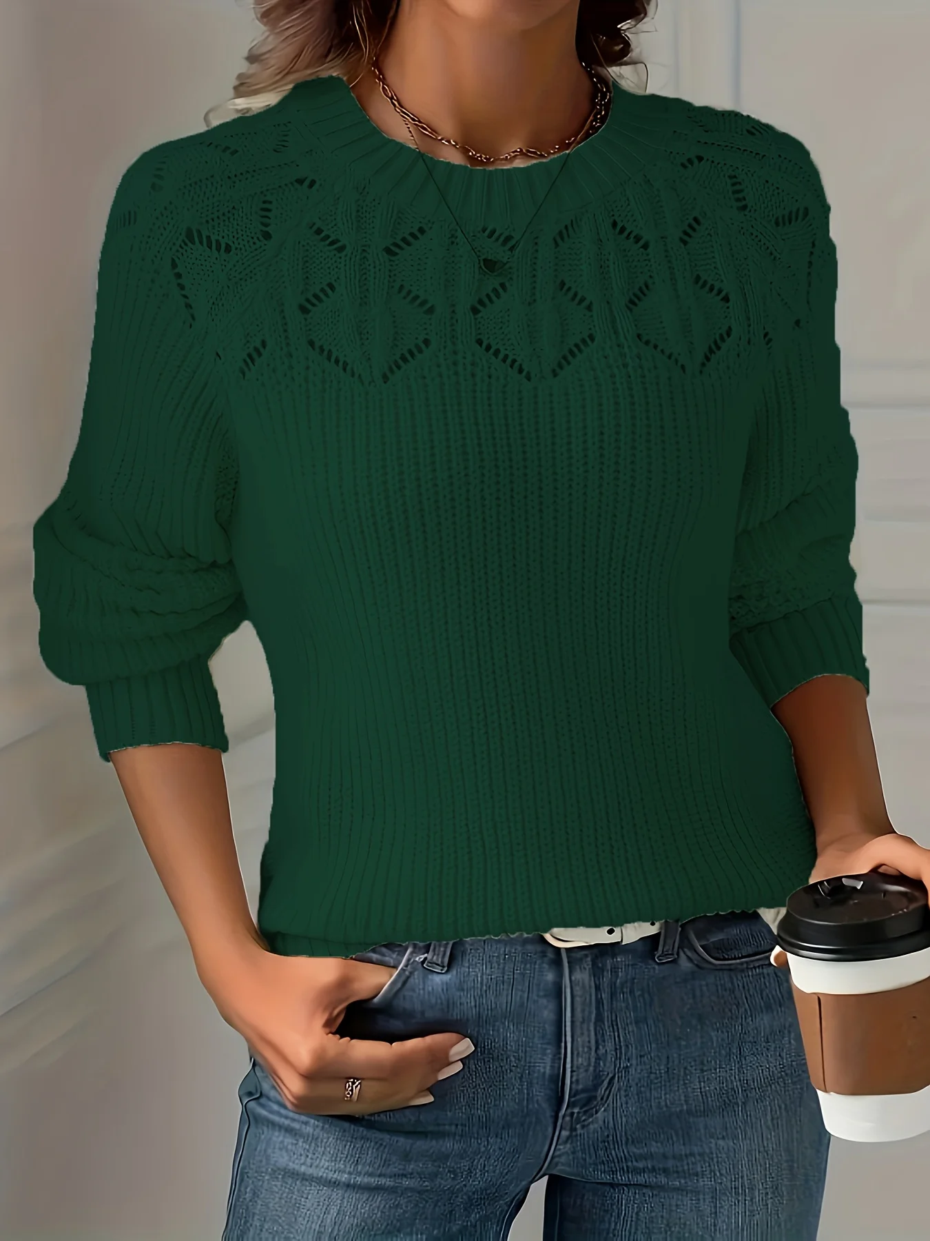 เสื้อไหมพรมถักขนาดใหญ่สีเขียวเข้มสำหรับผู้หญิง แฟชั่น เรียบง่าย คอกลมย้อนยุค ตกแต่งด้วยลวดลายกลวง