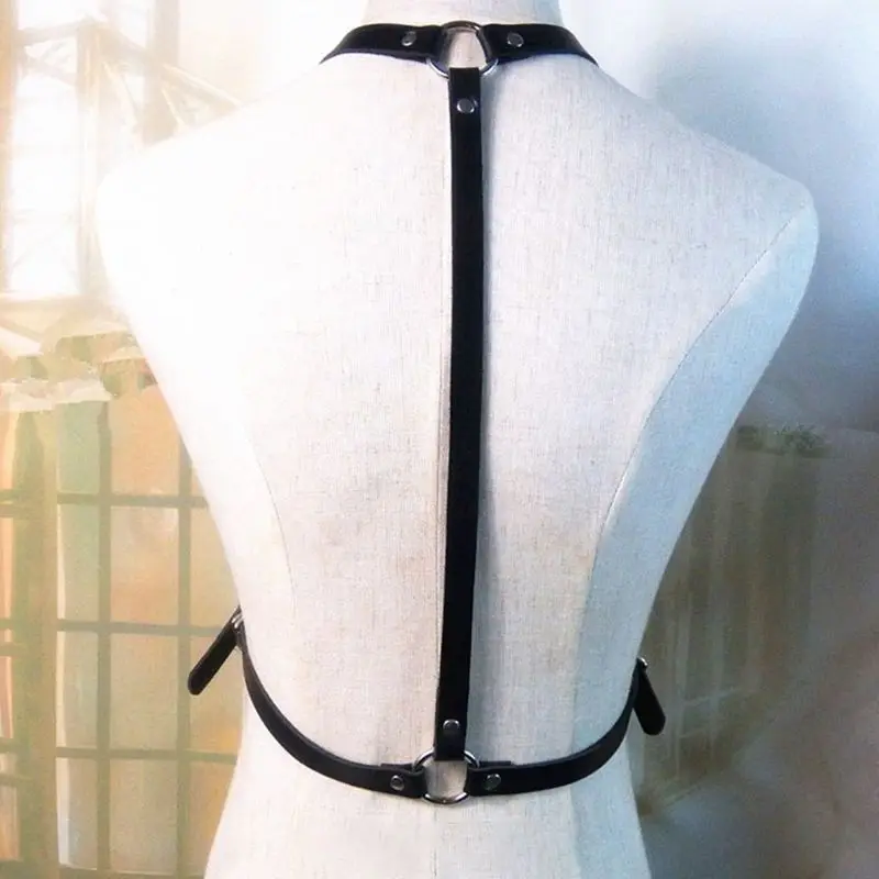 ผู้ชายปรับหนัง Faux Body Chest Harness Suspender เข็มขัด Bucles โลหะ O-แหวน Gothic Punk ไหล่สีดำเกราะ