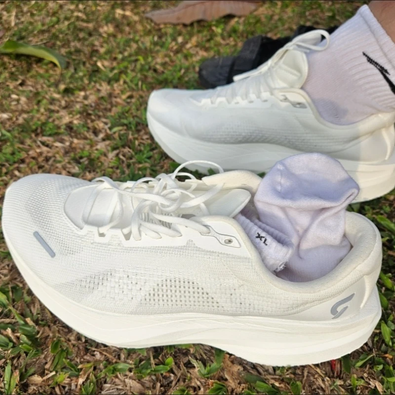 2026 Neue Luxus-Laufschuhe für Herren Rutschfeste Lauf-Sneaker mit Carbonplatte Outdoor-Sportschuh Superleichte Walking-Sneaker