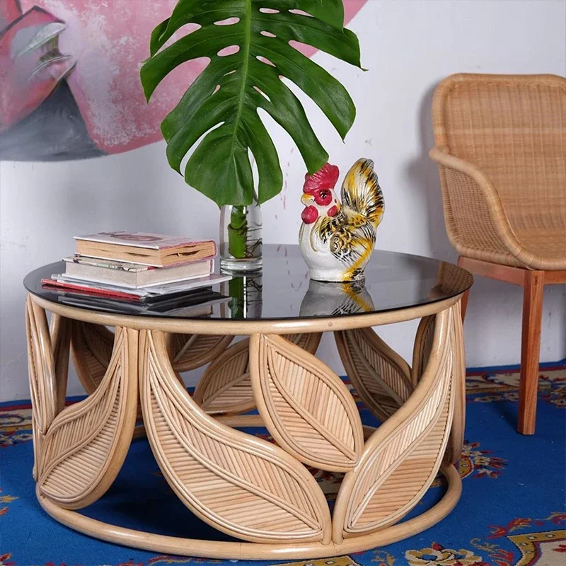 

Чайный столик из ротанга. Простой круглый комбинированный балкон. Небольшой круглый столик.