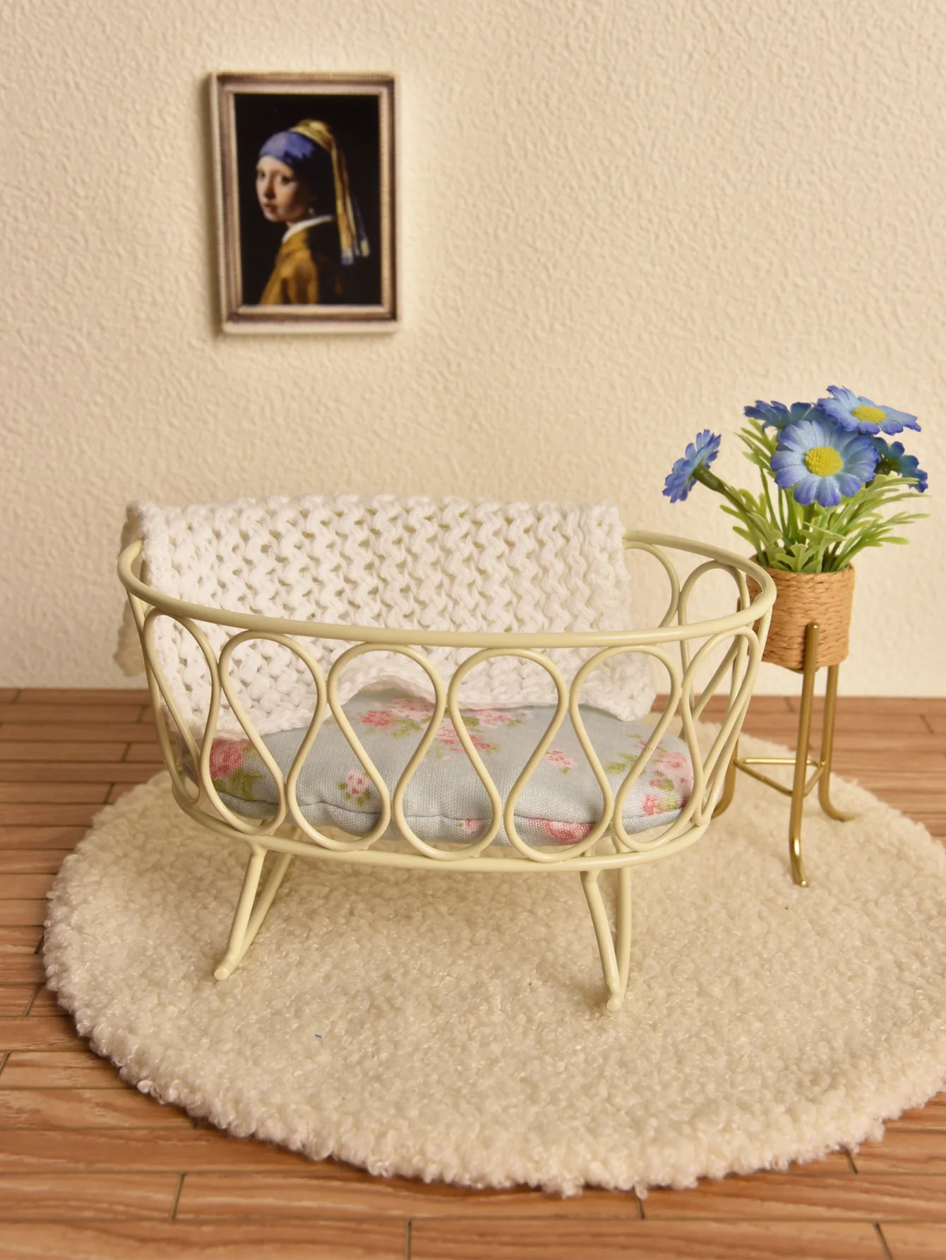 1:12Miniature Simulation Furniture metal baby basket with one padding for Bjd Ob11 doll house