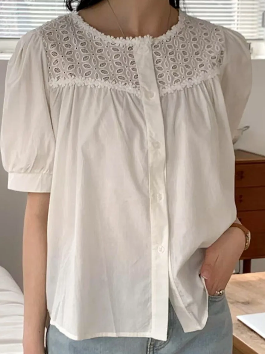 قميص نسائي أبيض حلو برقبة دائرية وأكمام قصيرة، تصميم صيفي جديد فضفاض للتخسيس، سترة مفتوحة غير رسمية، قطع مستقيمة