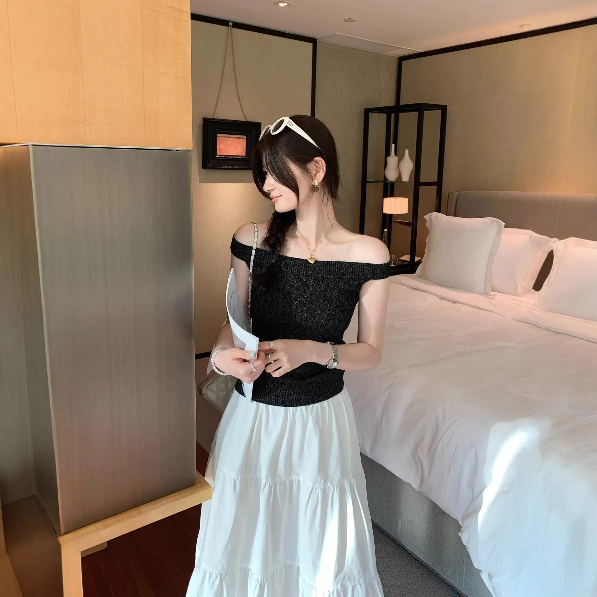 2026 Summer New Beautiful Twist Sleeveless Knitted Vest Women Slim-Fitting Slimming Off-Shoulder Short Top