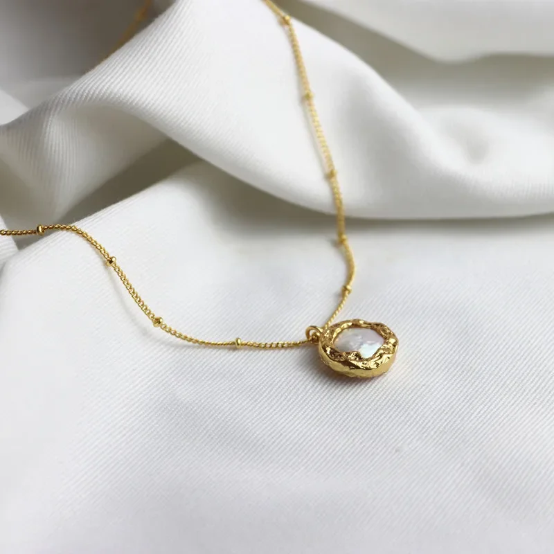 

Retro European and American Style Freshwater Mother-of-pearl Necklace Elegant Button Folding Collarbone Chain Necklace