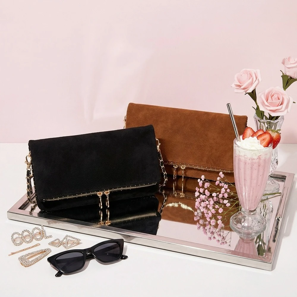 

2026 New Style Fashion ZV Beaded-Diamond-Engraved Wings Chain Ladies' Envelope Bag, Casual Retro Shoulder Bag with Wings Logo