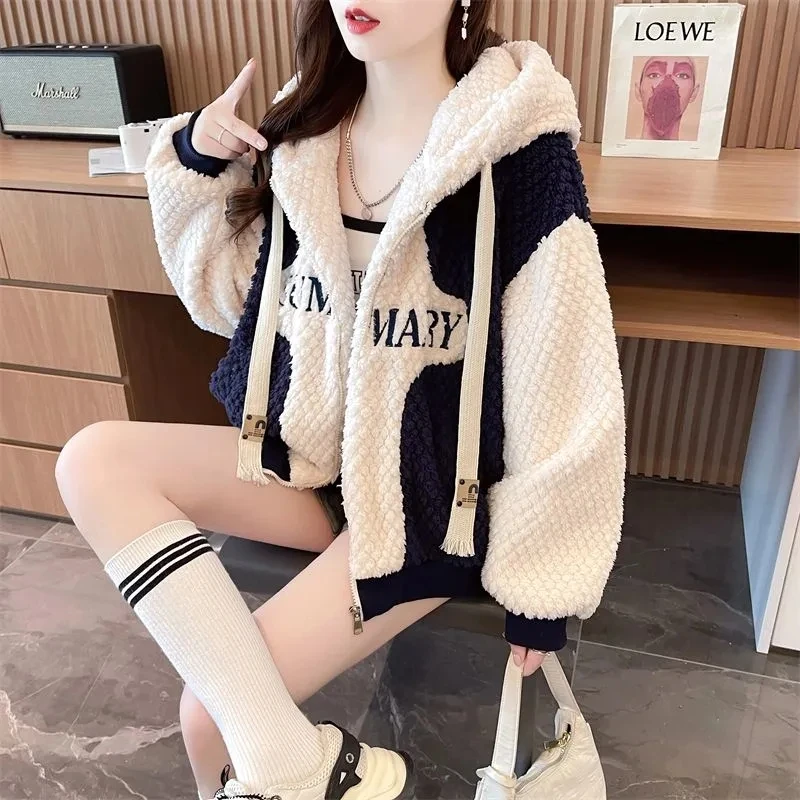 Hooded Hoodie for Women in Autumn Winter 2024 New Loose Stylish Contrasting Colors Plush Thickened Lamb Plush Small Jacket Trend