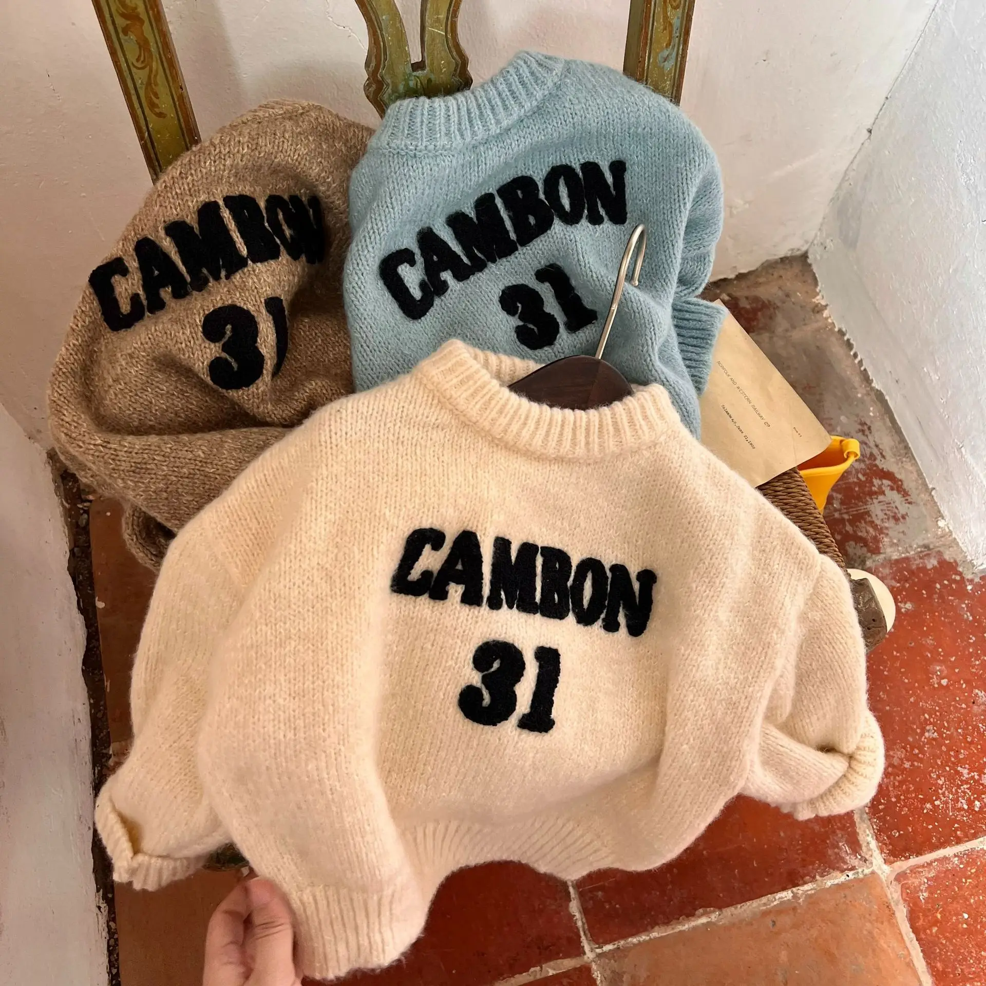 

Children's sweaters slanted eyes fall 2023 new private pure color embroidery sweater sweater baby letter