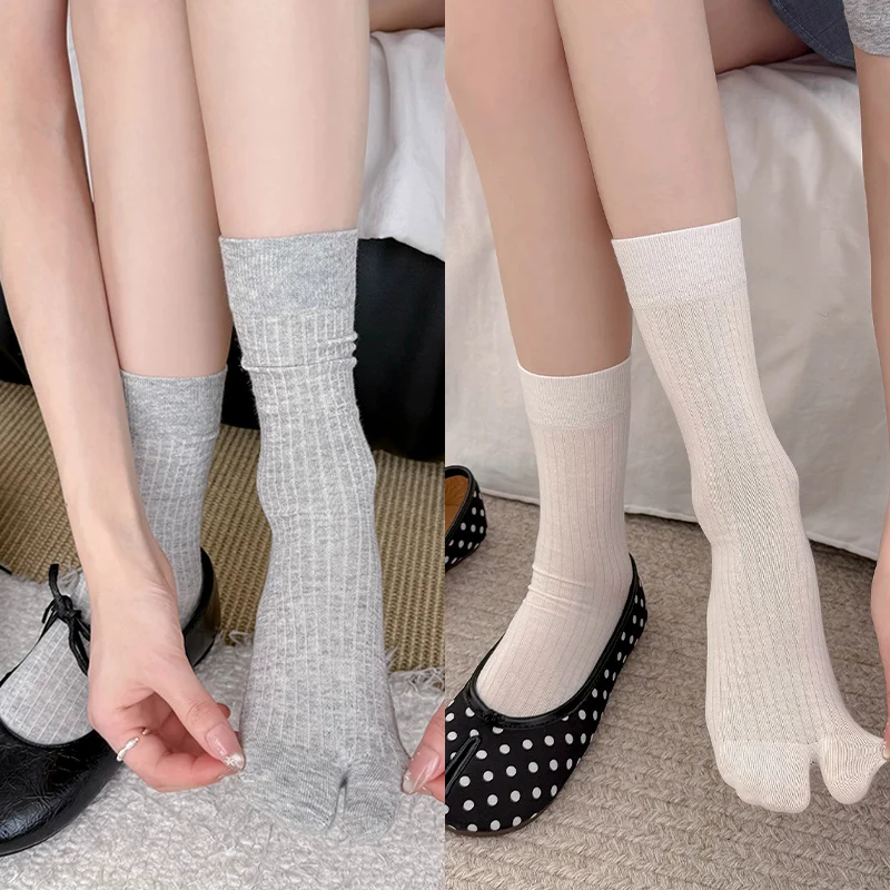 

1/2/4pairs Unisex Breathable Two Toed Socks Vertical Stripe Mid-Tube Split Toe Socks Japanese Harajuku Style Casual Cotton Socks