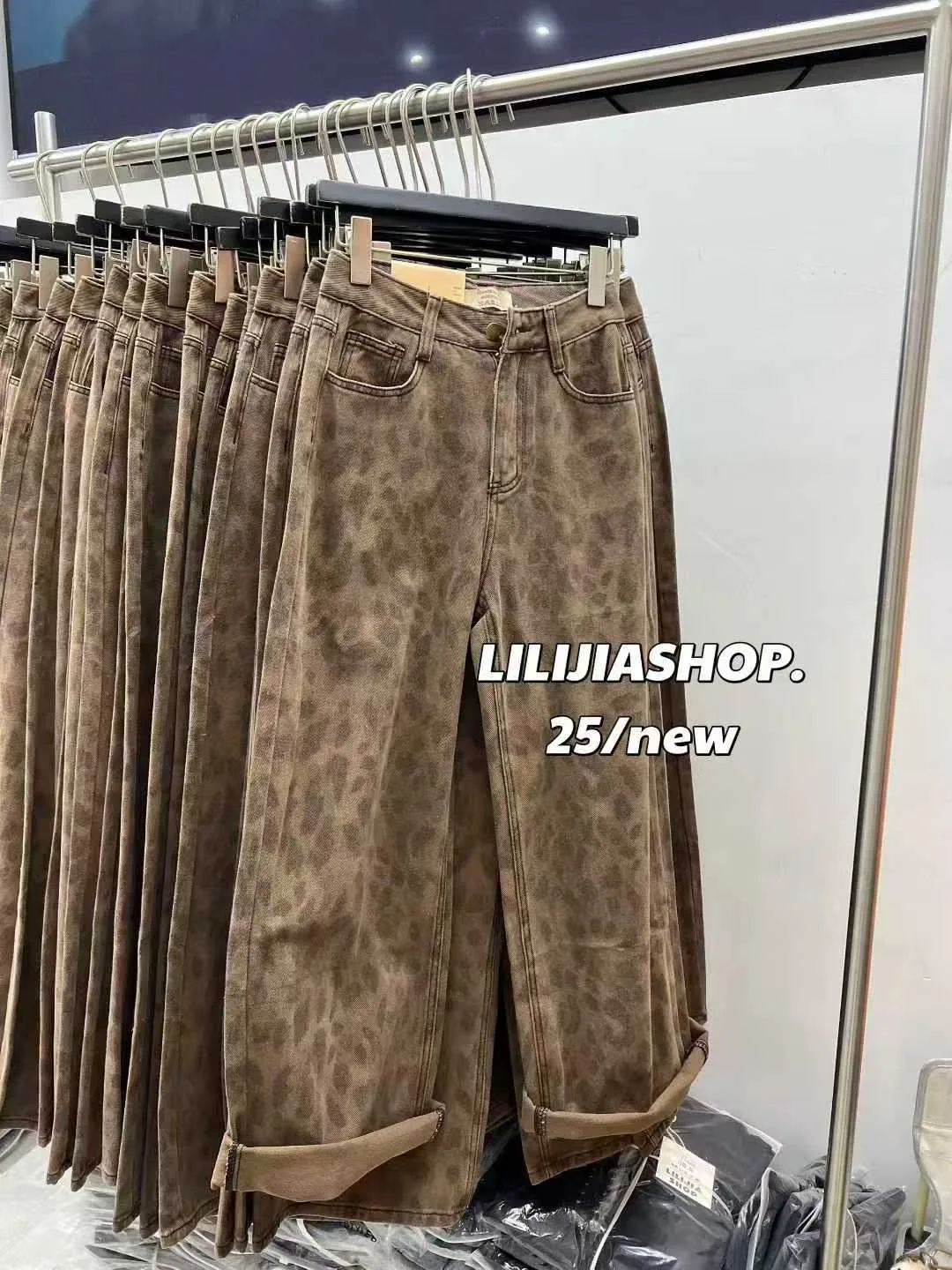 

East Gate 2026 Autumn New American Retro Washed Leopard Print Jeans Women Loose Slim Floor-Length Pants High Waist Zipper