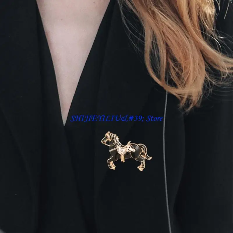 E21F Trendy Horse Brooch Pin Alloy Construction Easy Outfit Upgraded Secure Closure