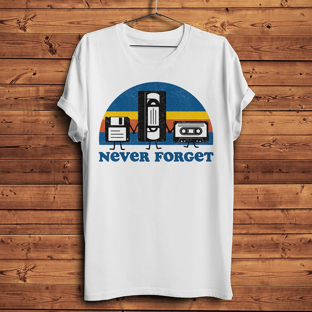 Camiseta divertida de discos flexibles para hombre y mujer, camisa blanca con cinta de Cassette, fresca e informal, estilo geek, Never Forget, VHS, nueva