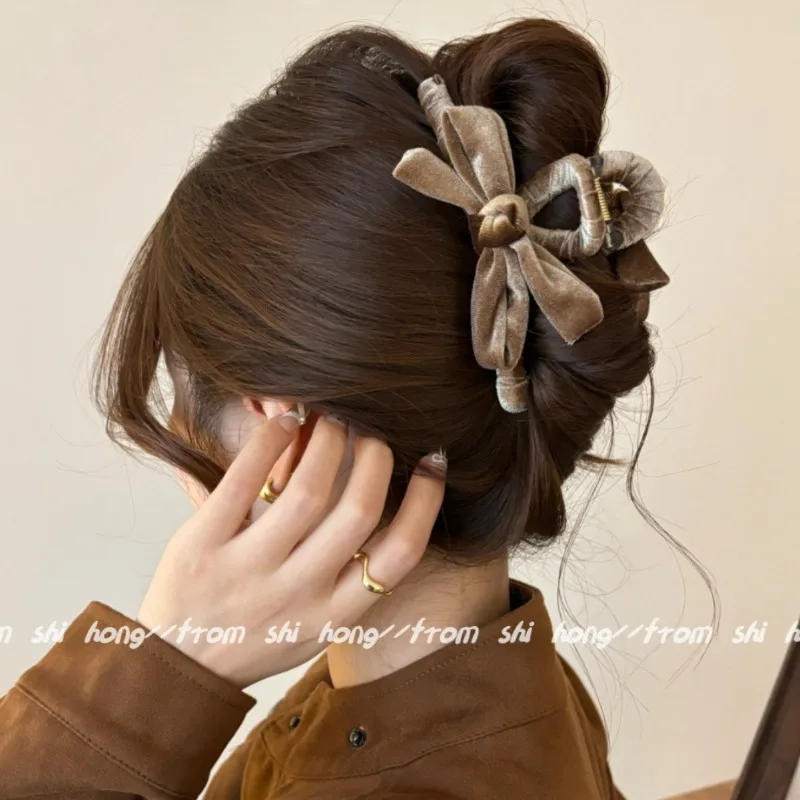 

2025 Cute Korean Vintage Velvet Bow Claw Clip Large Hair Claw with Non-Slip Grip for Women Elegant Updo Maker for Thick Hair