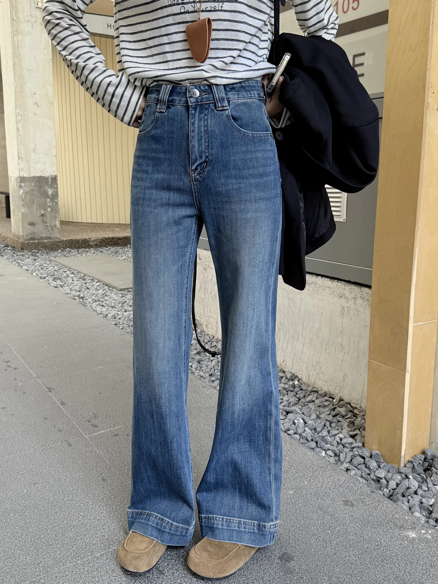 

Синие расклешенные джинсы прямого кроя для женщин, осень 2025, новые, свободные, утягивающие, широкие брюки в пол, джинсы с высокой талией, джинсы-скинни