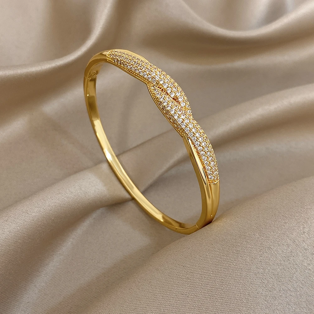 

Freetry Exquisite Shiny Rhinestone Geometric Bracelets for Women Vintage Irregular Gold Color Cuff Bangle Fashion Jewelry Gift