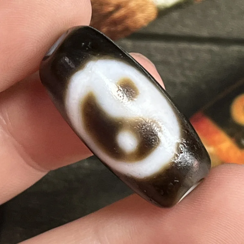 العقيق الطبيعي القديم عالي الزيت المغلفة مزدوجة النمر الأسنان Dzi قلادة سلسلة الترقوة