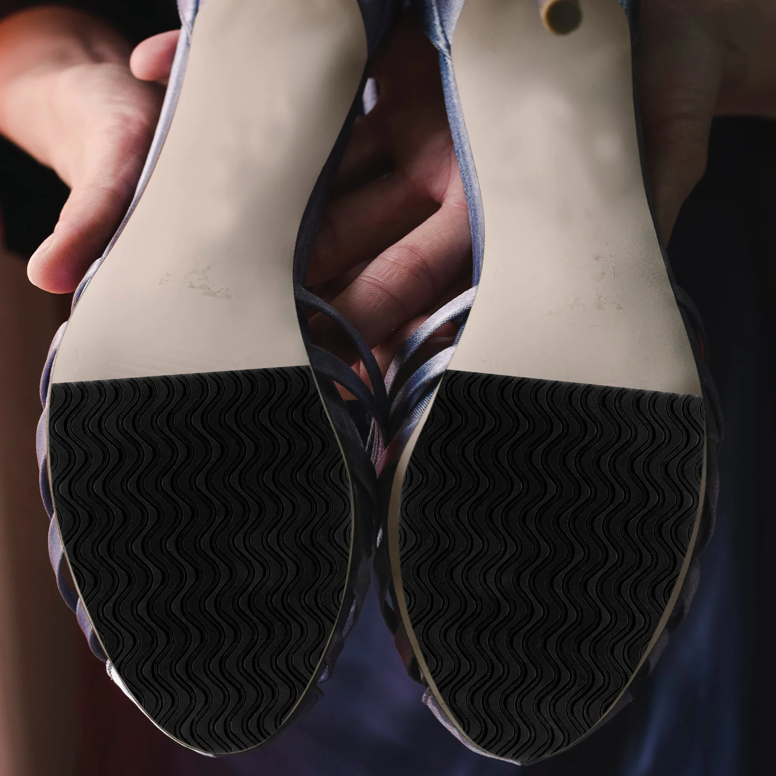 

2 Pcs Black Anti-wear Shoe Non-slip Silent Heel Protectors Adhesive Cushions for Sneakers Rubber Sole Repair Pads