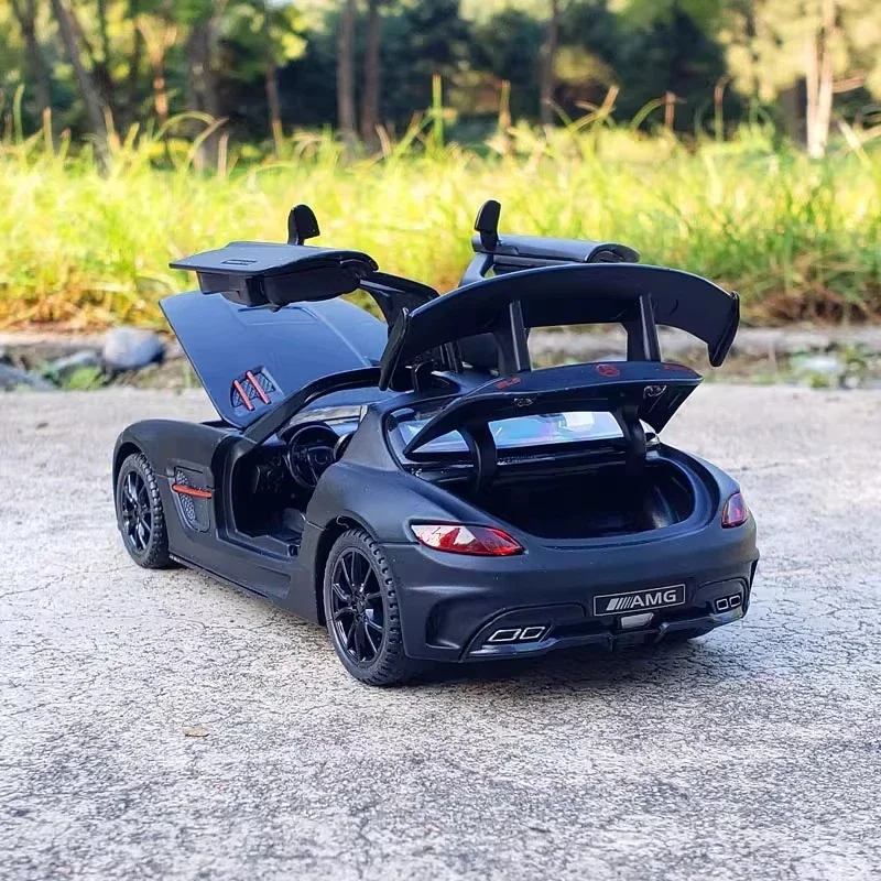 รถของเล่นโมเดลโลหะผสม SLS สปอร์ตคาร์ ขนาด 1:32 ของเล่นรถหล่อโลหะ มีเสียงและไฟ แบบดึงหลัง สำหรับเด็ก