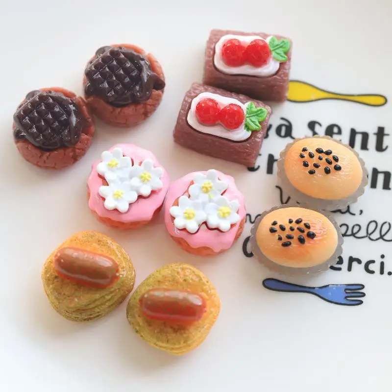 Three Little Flowers Cake, Chocolate Dessert, Hot Dog, Black Sesame Bread Doll, House Decor, 2.0x2.0cm, 10 Pcs