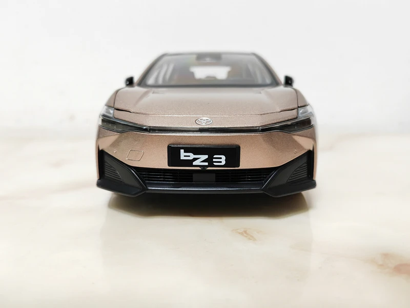ダイキャスト 1/18 スケールオリジナル一汽トヨタ BZ3 E-TNGA 2023 合金車モデルグッズ玩具ギフトお土産ディスプレイ飾り