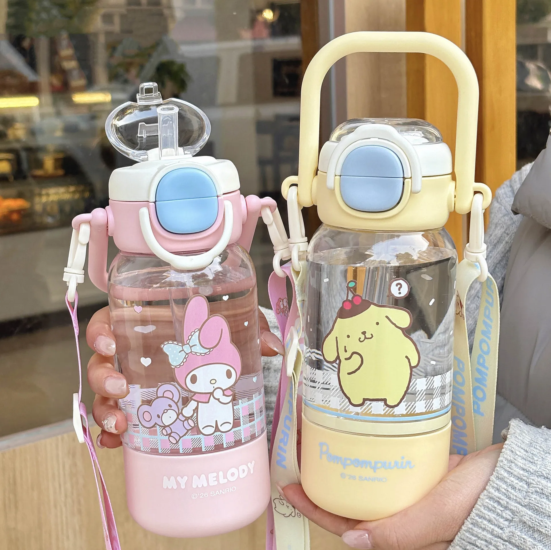 

Детская кружка-поильник Sanrio Hello Kitty с соломинкой, милый дизайн, аксессуары в стиле аниме, кавайный стиль, персонажи Мелоди и Синаморолл.