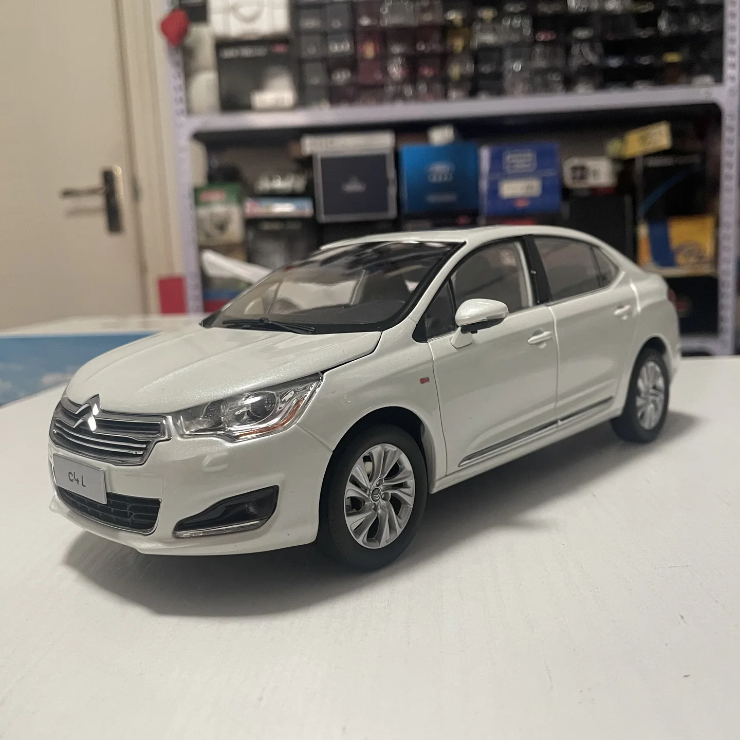 

1:18 Scale Diecast Alloy White Citroen C4L 2013-2015 Toys Cars Model Classics Nostalgia Adult Souvenir Gifts Static Display