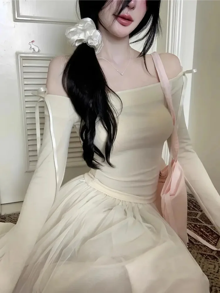 เสื้อยืดแขนยาวคอวีทรงสลิมสไตล์ฝรั่งเศสสำหรับผู้หญิง เรียบง่าย อ่อนโยน ทรงเข้ารูป เสื้อครอปสั้น สไตล์ Y2k สวยงามแบบลำลอง