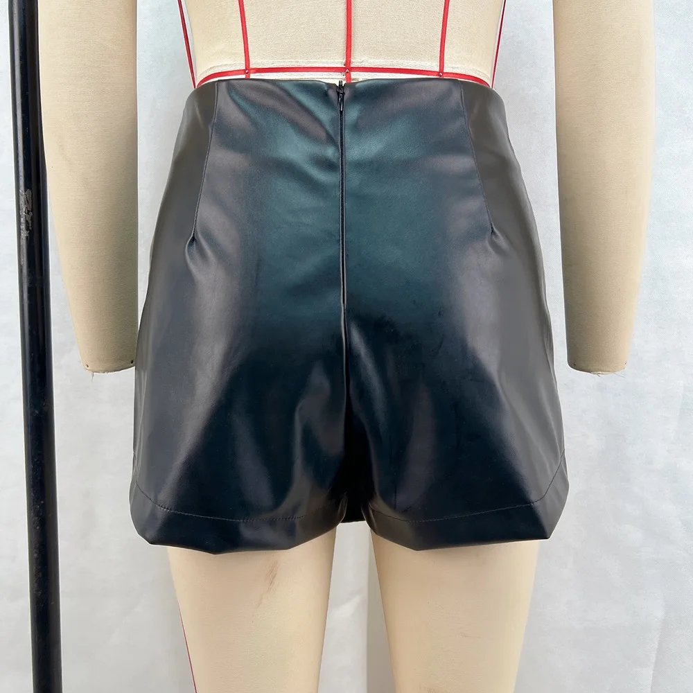 Short à enfiler en cuir végétalien 2025, jupe-short de patineuse sculptée taille haute, simili cuir végétalien d'hiver, qualité, levage des fesses, ourlet festonné