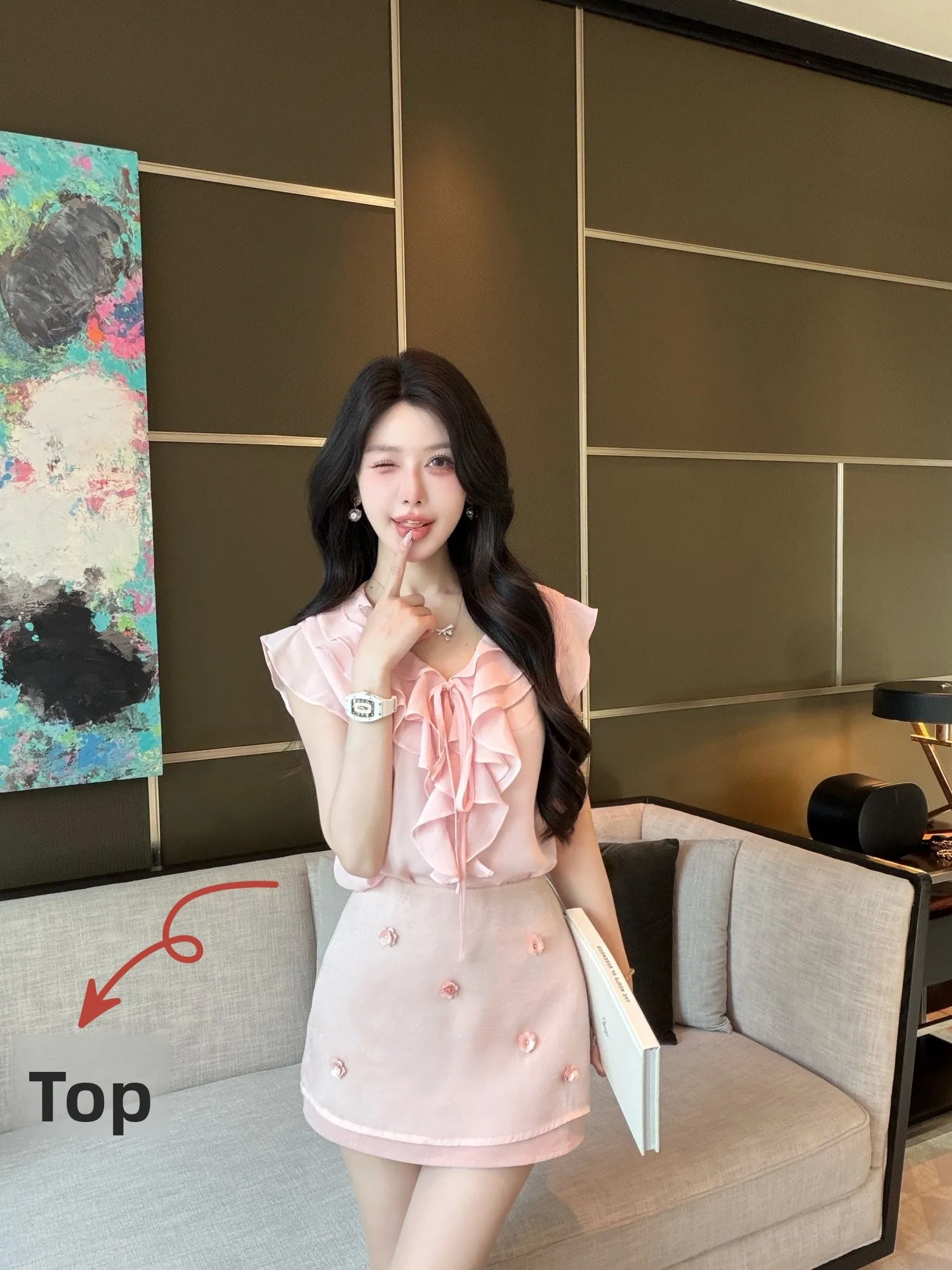 

MaoNi Milk White Soft Breeze V-Neck Sleeveless Women's Chiffon Top Floral Lace Hem Versatile Summer Fashion City Walk Short