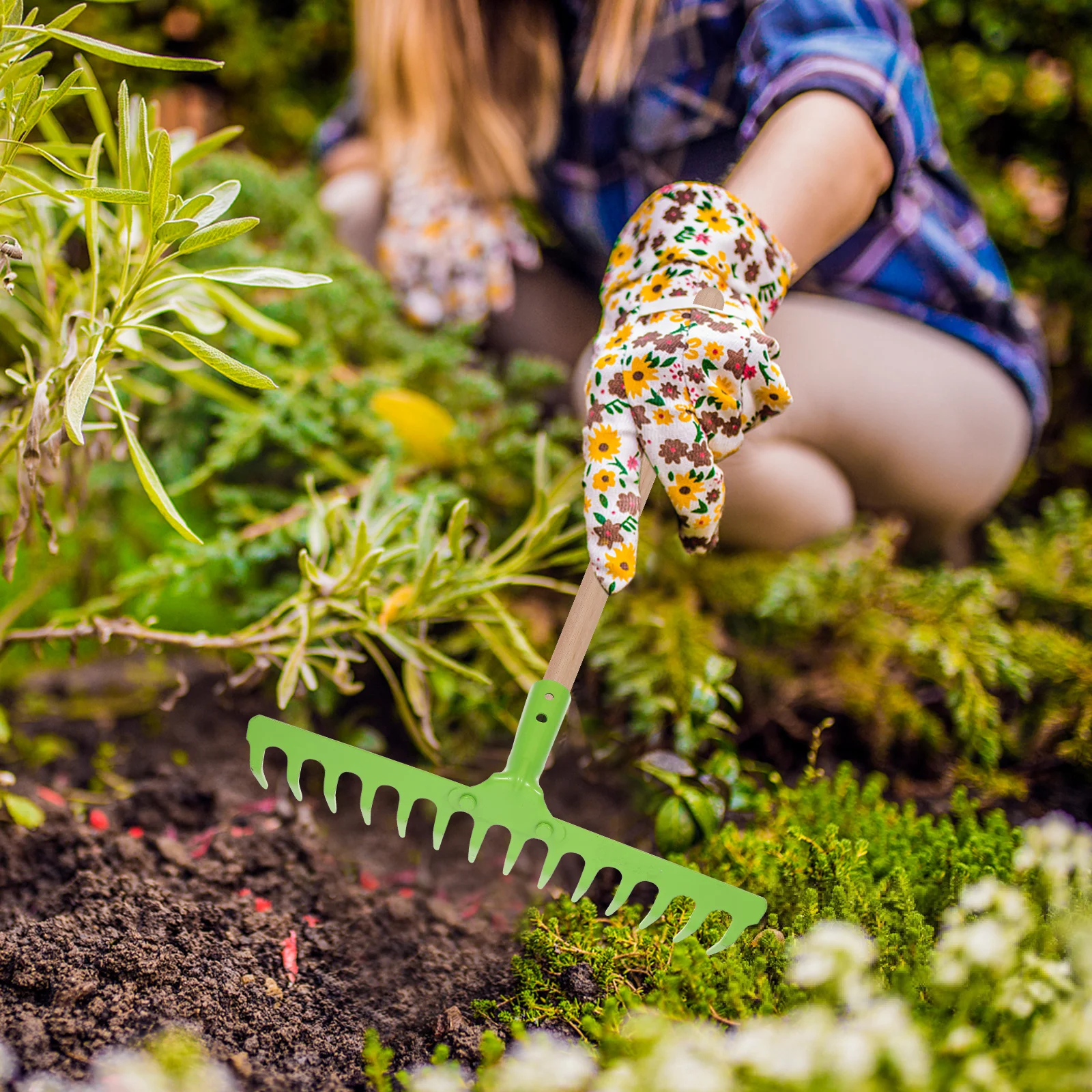 

Multifunctional Garden Rake Sturdy Carbon Steel Soil Loosening Tool Hand Cultivator Gardening Tool Garden Weeding Rake