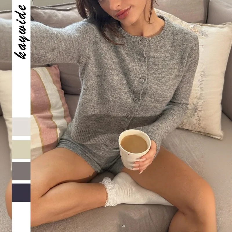 

Повседневная простая однотонная куртка с длинными рукавами и свитер для женщин на осень и зиму 2025 г.