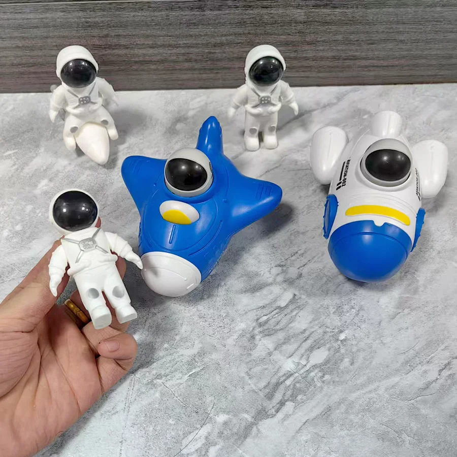 

Boy space themed press toy car, press rocket, spacecraft+3 astronauts. Suitable for children's birthday gifts