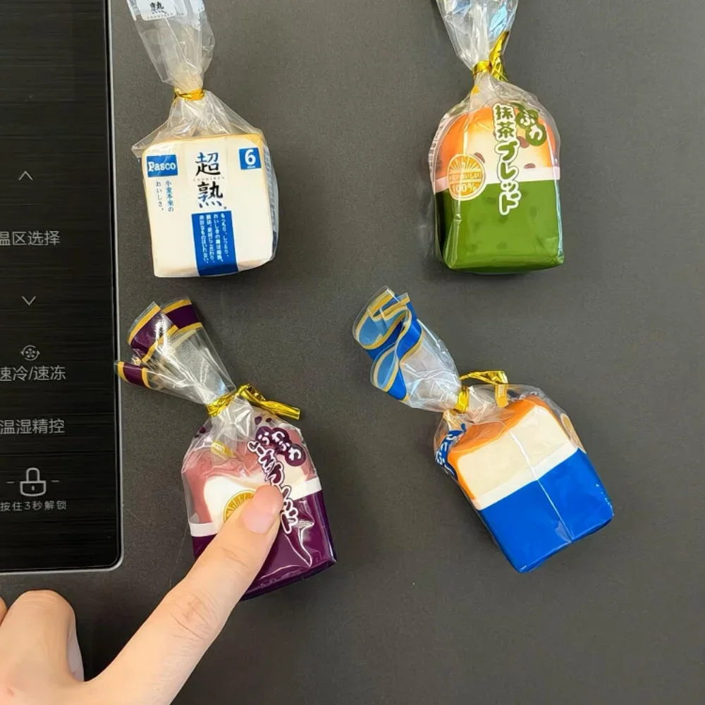 Super Miękka Naklejka na Lodówkę w Kształcie Mini Tostu, Magnetyczna, Odbijająca się, Kreatywna, 3D, PU, Antykolizyjna Ozdoba w Kształcie Jedzenia