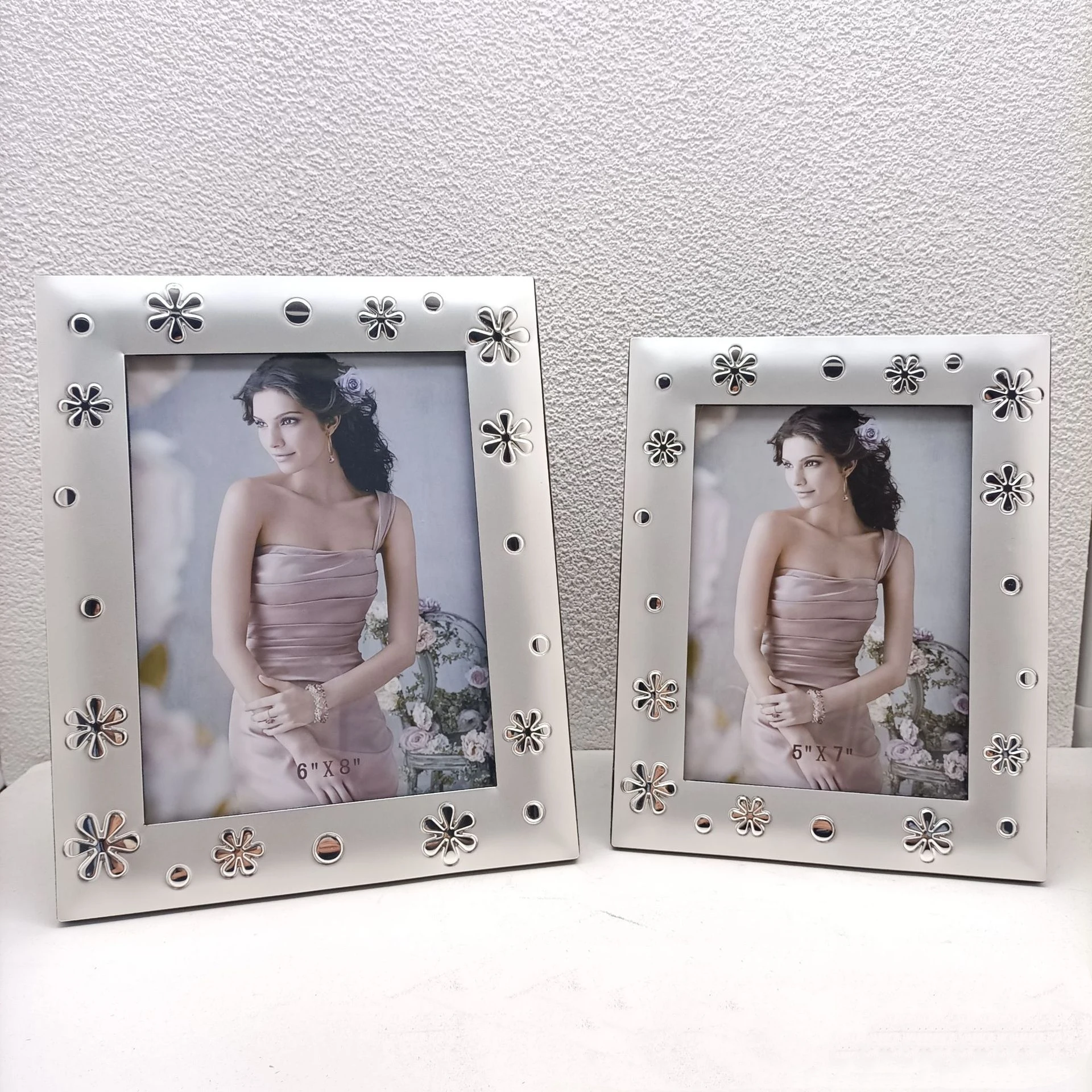 

European Simple Metal Photo Frame Desktop Decoration