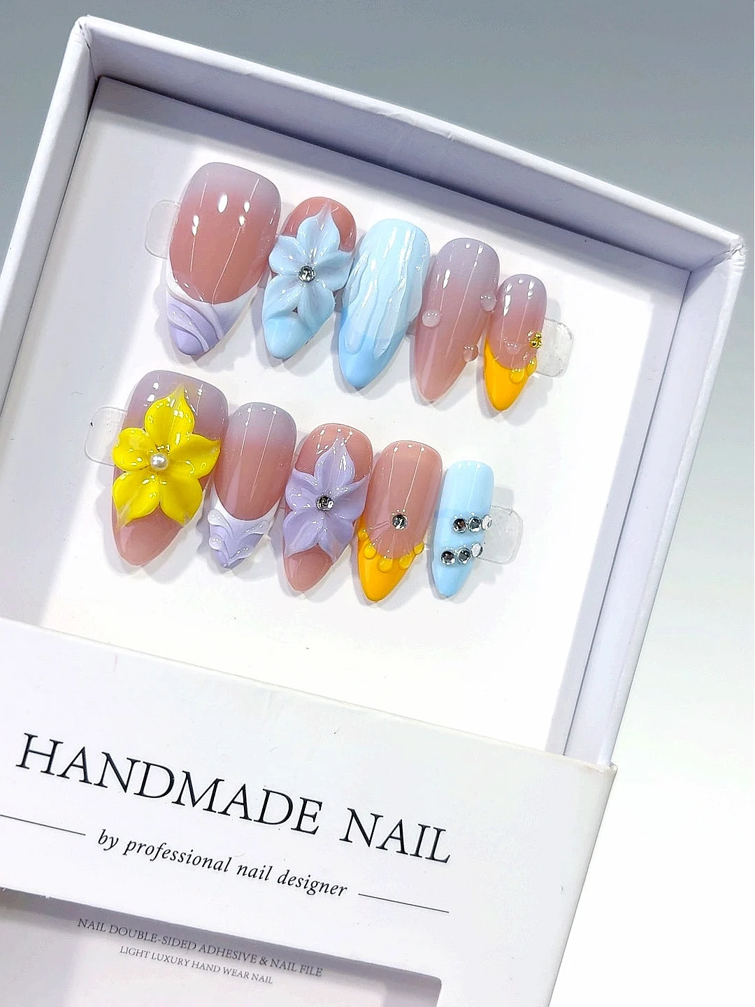 

Pastel Floral Rhinestone Almond Press on Nails（D576）