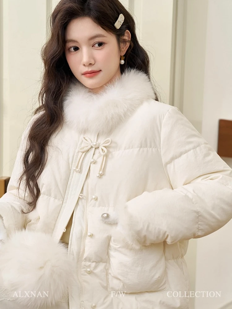 ALXNAN Beige Short Down Jacket for Women 2025 Winter New Warm Coats Fur Collar Pearl Buttons Design Elegant Female Jacket L51302