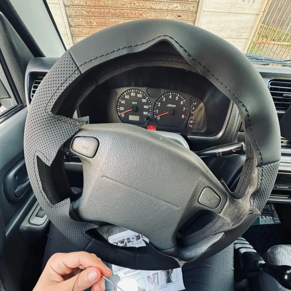 Hand Stitched Non-slip Wear Resistant Microfiber Leather Steering Wheel Cover For Suzuki Jimny 1999-2005 Car Accessories