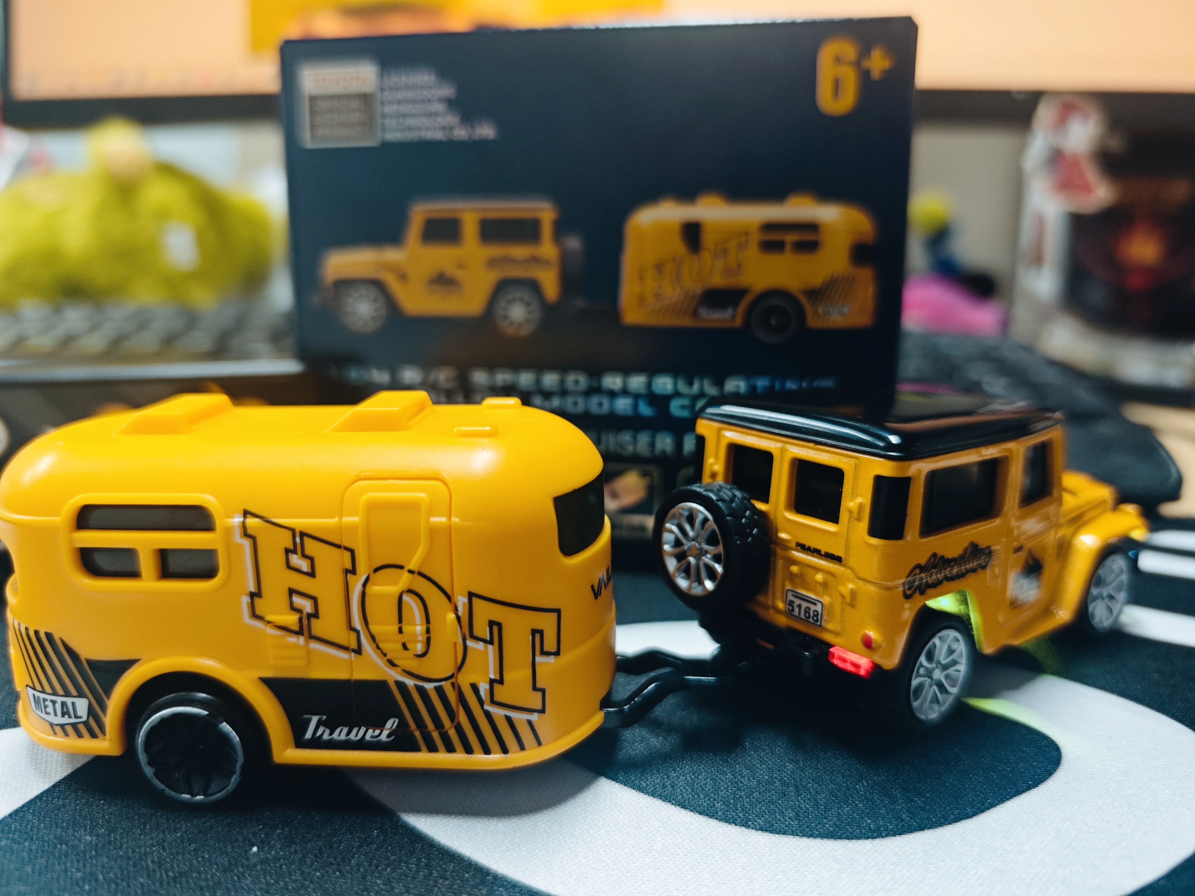 Nouveau produit transfrontalier Mini bureau petite voiture télécommandée jouet pour hommes sans fil dérive escalade alliage garçon jouet voiture cadeau de vacances