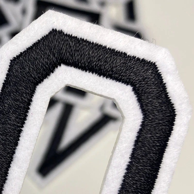 Buchstaben-Aufnäher zum Aufbügeln für Kleidung, bestickt, schwarzes Alphabet, Parches, Bordado Para Ropa Letras Diy Nas Innovki Baby Sew Backpack De – Detail 14