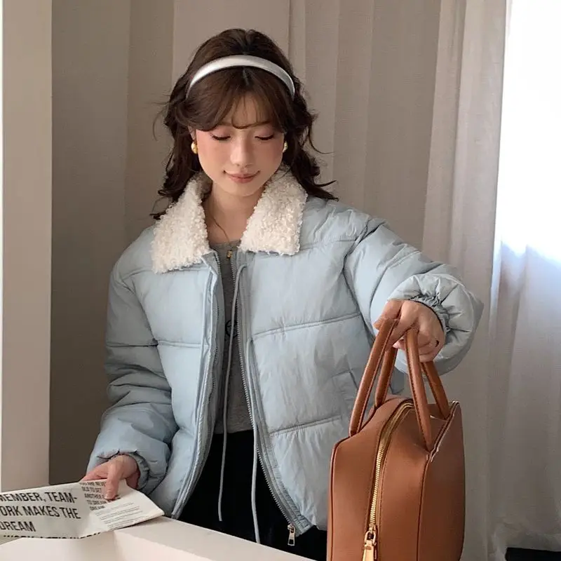 

Женская парка в стиле K-Pop: теплая вязаная куртка с эффектом калейдоскопа, эффектным узловым декором и кинетическим дизайном в стиле кимоно.