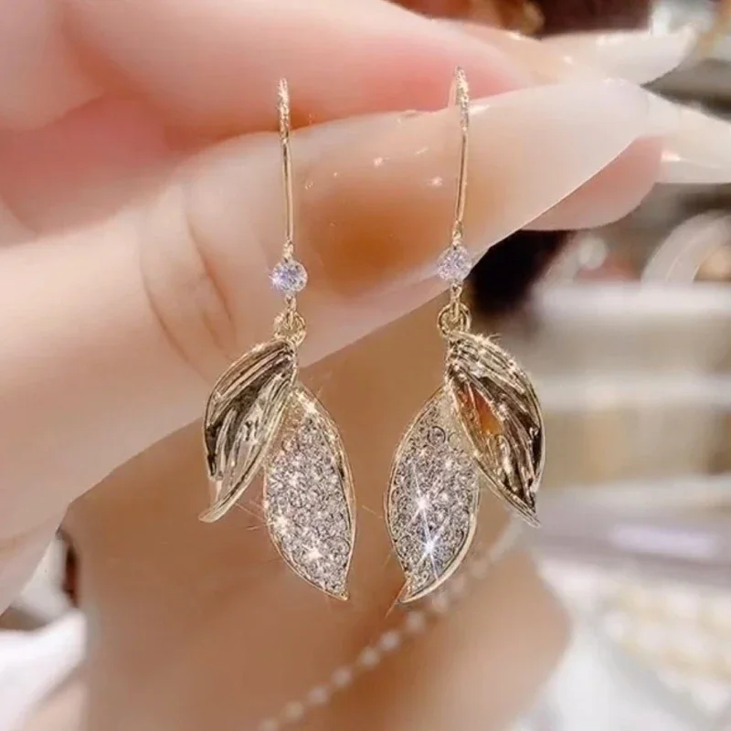 

New Fashionable Simple Leaf Pendant Gold Color Ear Hooks for Women Temperament Personality Cool Girl Party Trendy Jewelry Gift