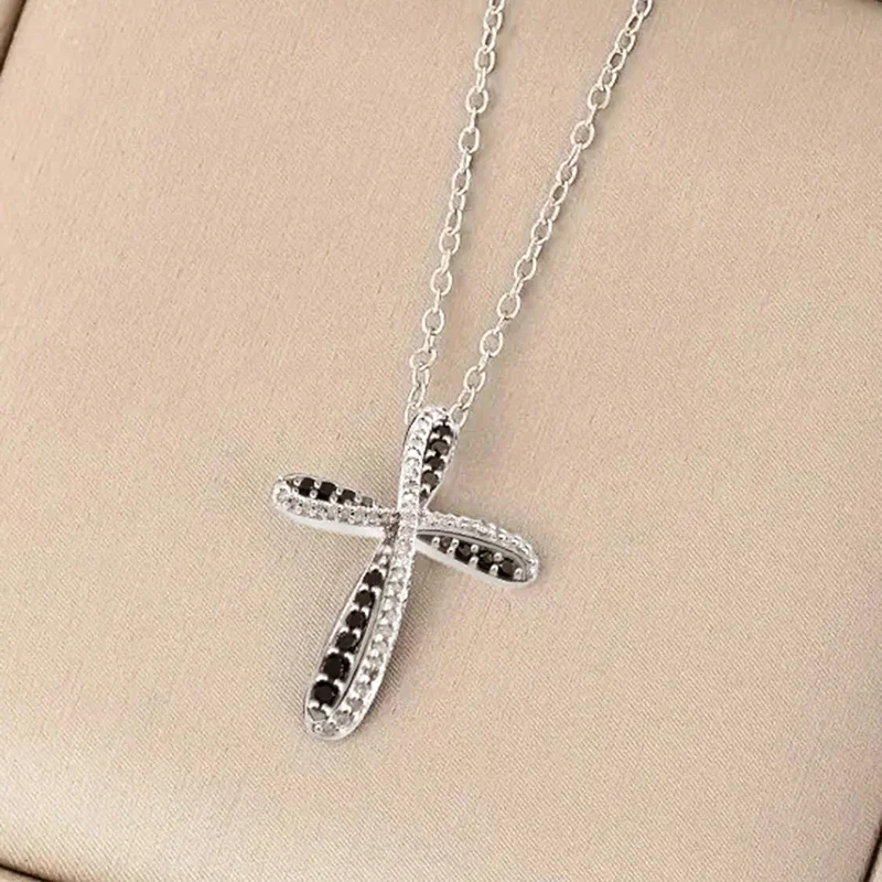 Huitan Hip-Hop Kreuz-Anhänger Halskette für Frauen Schwarz/Weiß Kubisches Zirkonia Charm Statement Halsschmuck Dropshipping